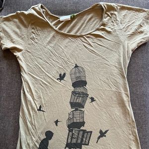 Cute silhouette graphic tee. Lightweight slim cut never worn